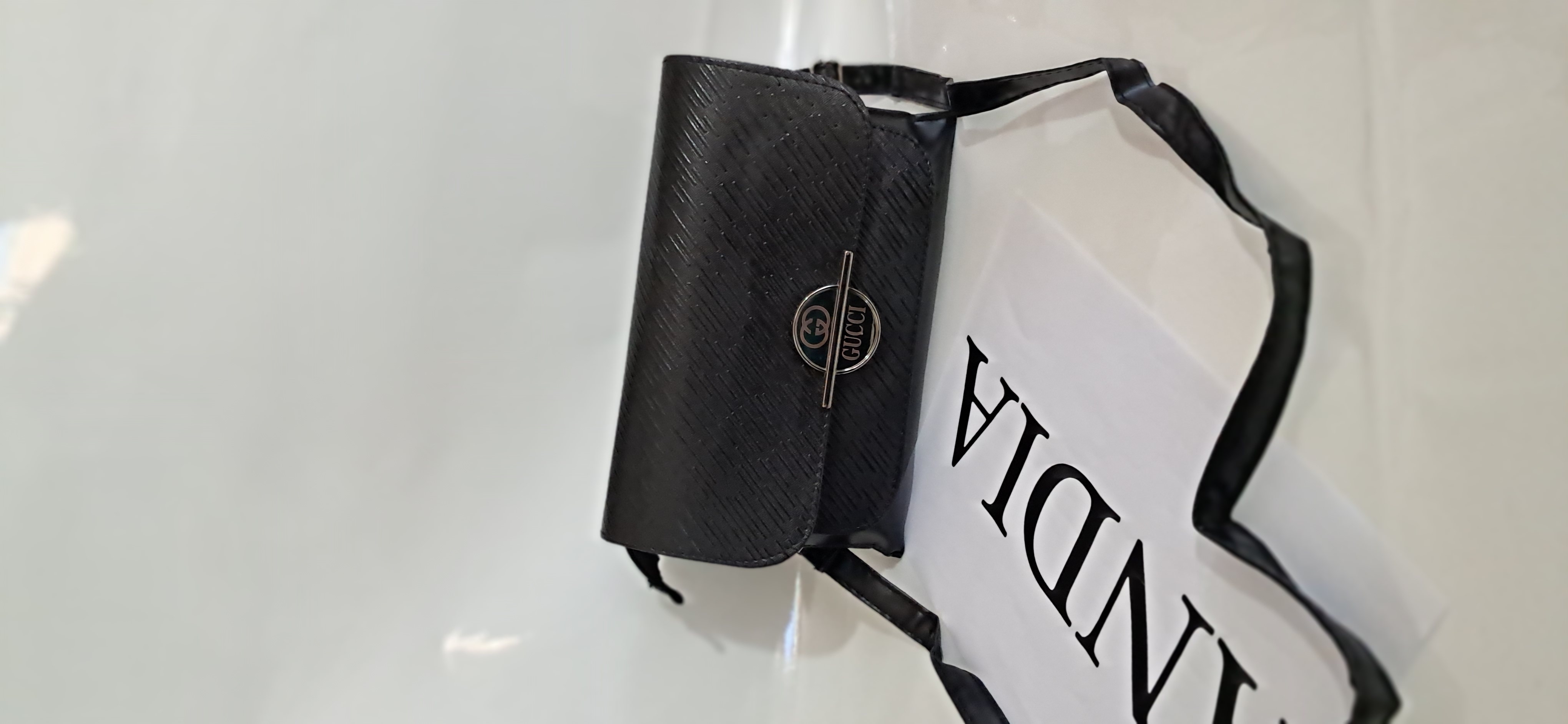 کیف مهلا جنس چرم طرحدار سایز ۱۵*۲۰