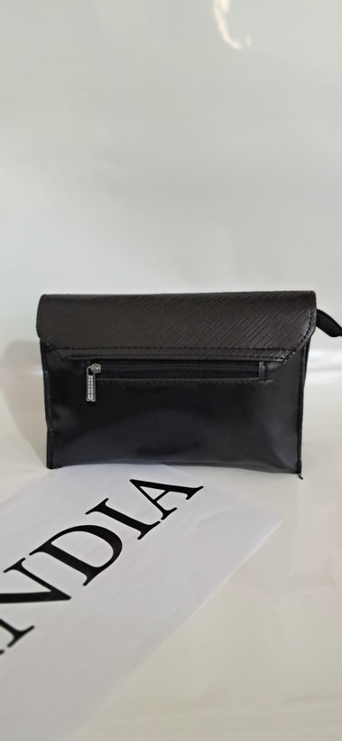کیف مهلا جنس چرم طرحدار سایز ۱۵*۲۰