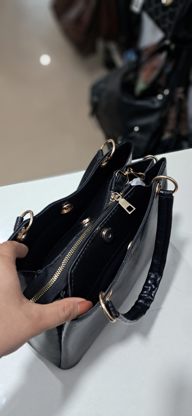 کیف مدل tila جنس چرم ورنی سایز 25*28