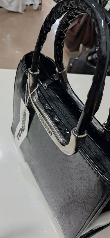 کیف مال ana جنس چرم ورنی درجه یکککککککک سایز 20*28