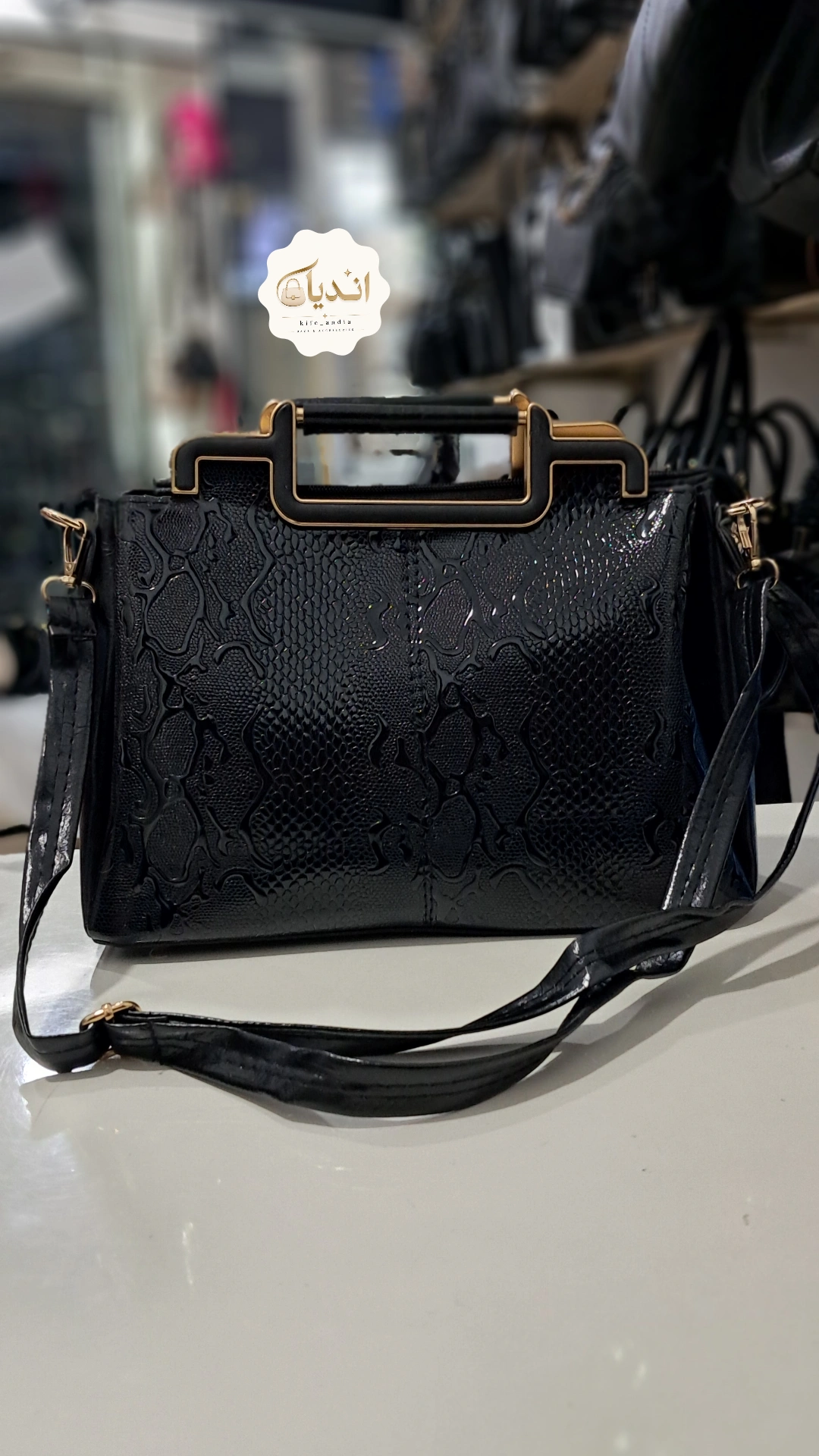 کیف مدل tila جنس چرم ورنی درجه یکککککککک سایز 20*28