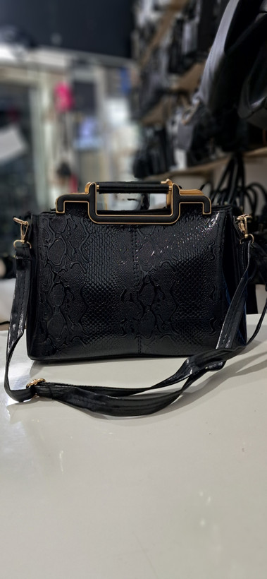 کیف مدل tila جنس چرم ورنی درجه یکککککککک سایز 20*28
