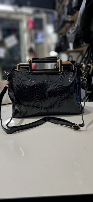 کیف مدل tila جنس چرم ورنی درجه یکککککککک سایز 20*28