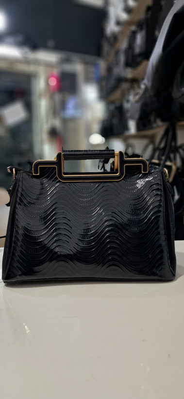 کیف مدل tila جنس چرم ورنی درجه یکککککککک سایز 20*28