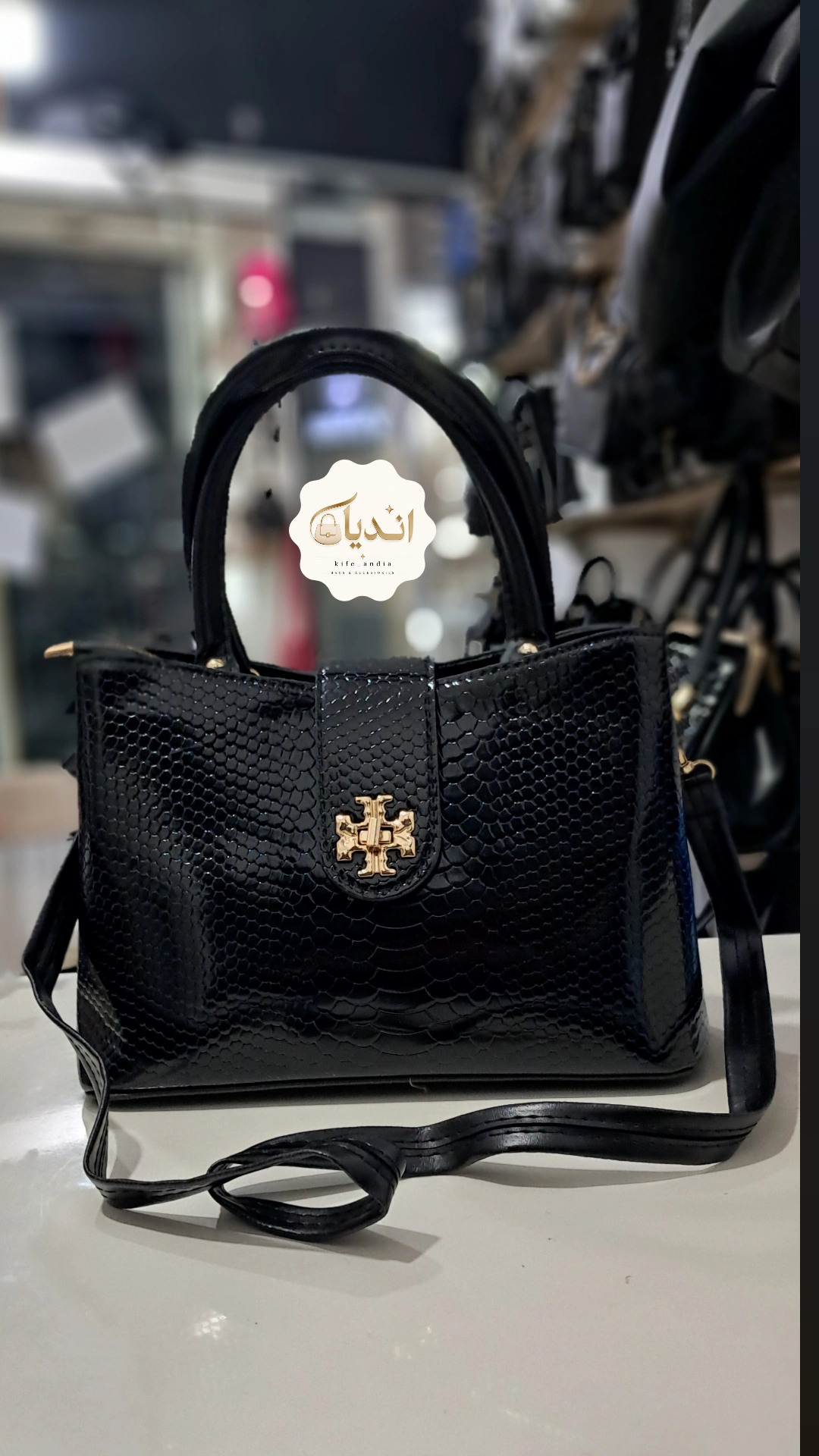 کیف دستی دوشی مدل sahar جنس چرم ورنی خارجی سایز 23*30