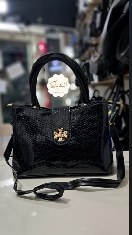 کیف دستی دوشی مدل sahar جنس چرم ورنی خارجی سایز 23*30