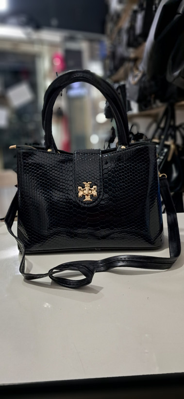 کیف دستی دوشی مدل sahar جنس چرم ورنی خارجی سایز 23*30
