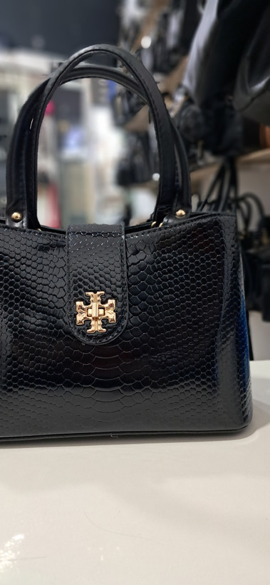 کیف دستی دوشی مدل sahar جنس چرم ورنی خارجی سایز 23*30