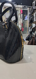 کیف دستی دوشی havin جنس چرم ورنی درجه یکککککککک سایز ۲۰*۲۵