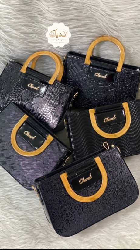 کیف دسته چوبی جنس چرم ورنی سایز ۲۰*۲۵