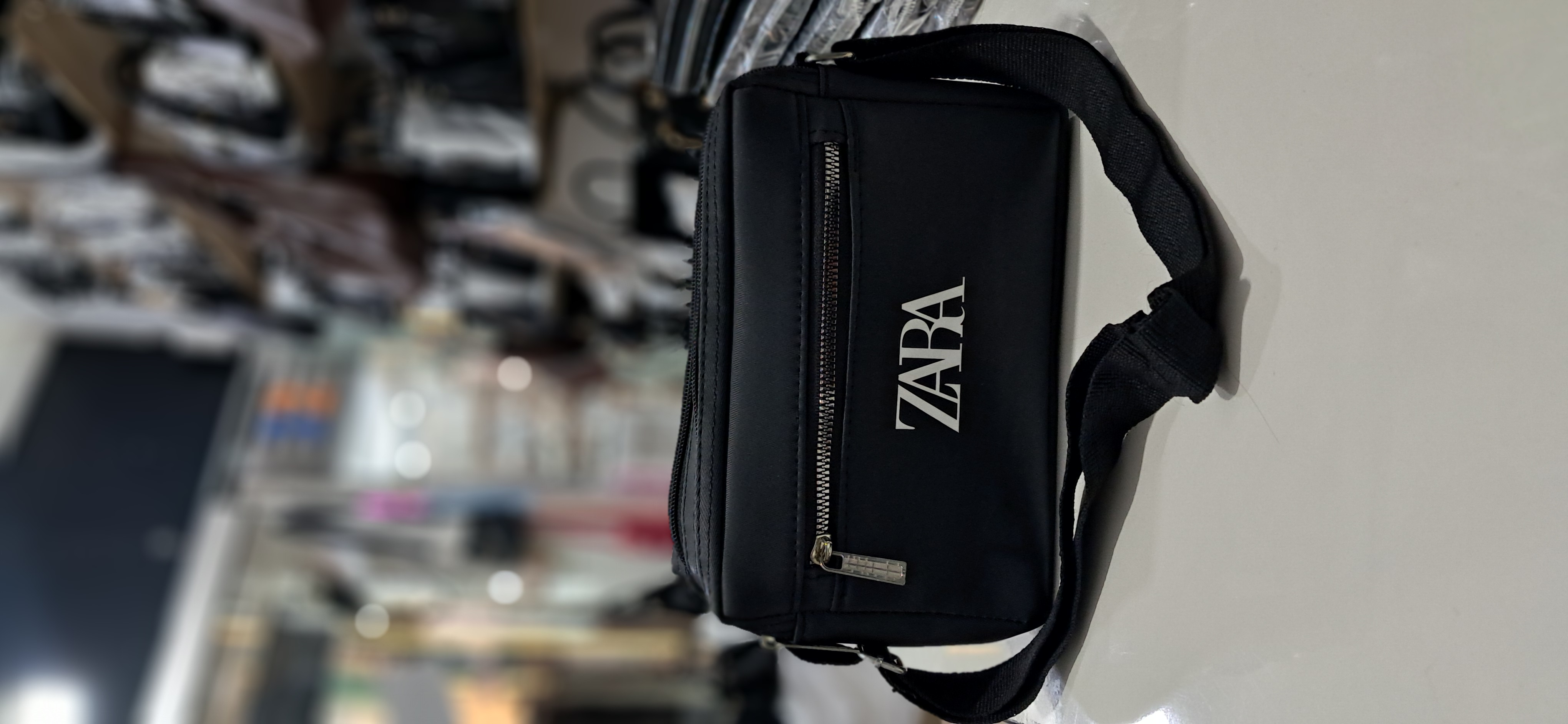 کیف دوشی zara جنس نانسی باکیفیت عالی سایز ۱۵*۲۰